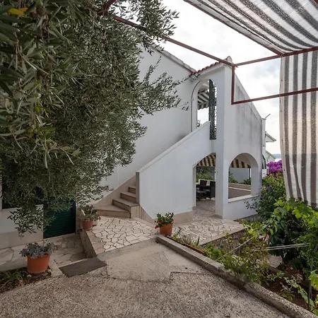 公寓 With A Parking Space Mavarstica, Ciovo - 16215 特罗吉尔