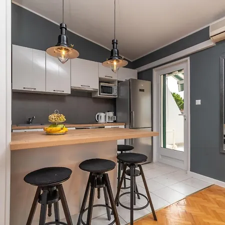 公寓 With A Parking Space Mavarstica, Ciovo - 16215 *