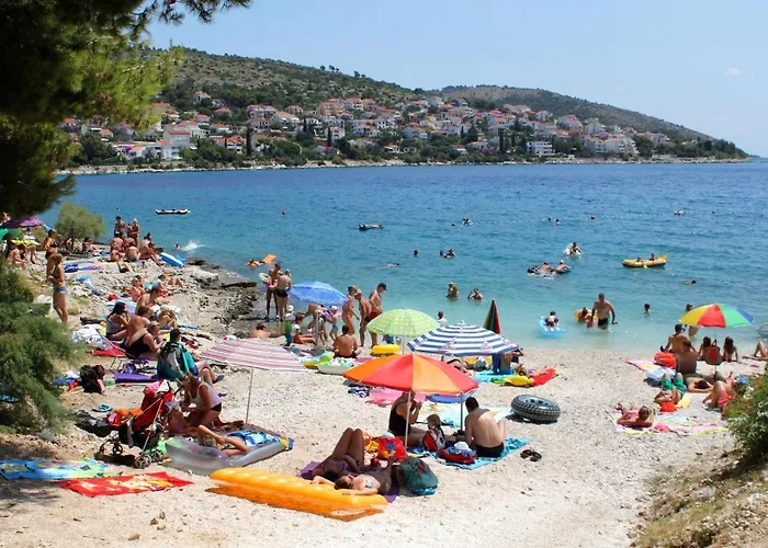 公寓 With A Parking Space Mavarstica, Ciovo - 16215 特罗吉尔