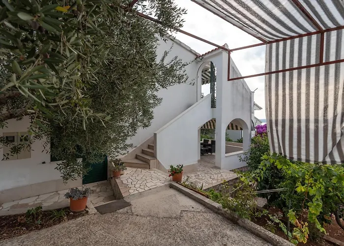 公寓 With A Parking Space Mavarstica, Ciovo - 16215 特罗吉尔