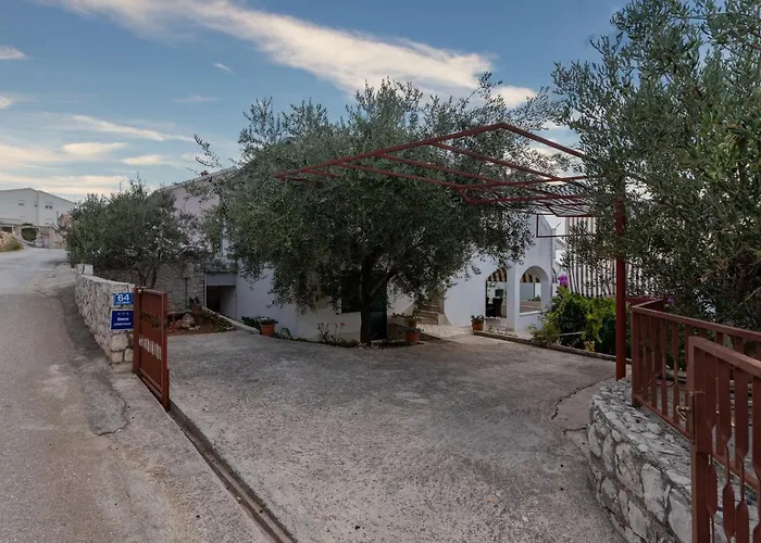 With A Parking Space Mavarstica, Ciovo - 16215 公寓 特罗吉尔