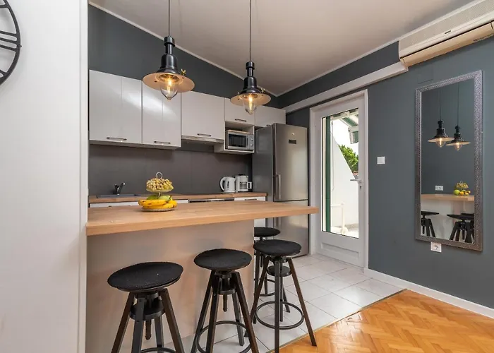 公寓 With A Parking Space Mavarstica, Ciovo - 16215 *