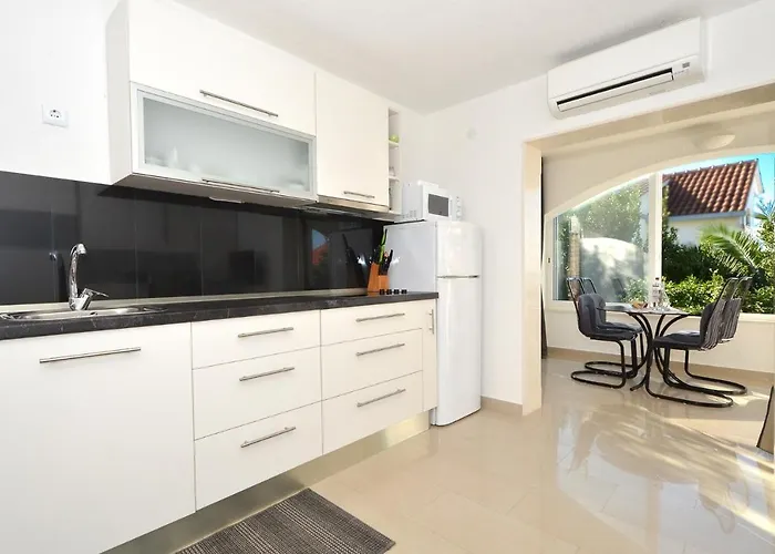 公寓 With A Parking Space Mavarstica, Ciovo - 16215 *