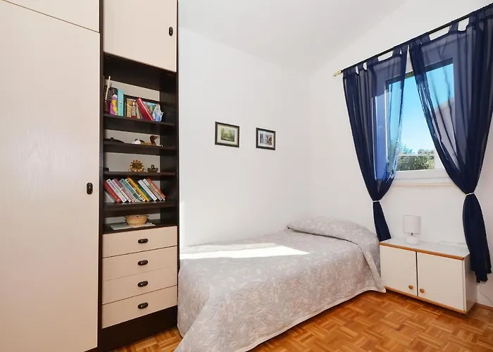 With A Parking Space Mavarstica, Ciovo - 16215 特罗吉尔